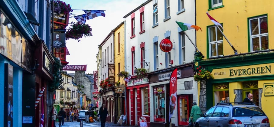 Rencontre avec la maman de Benjamin qui nous parle des bénéfices éducatifs et des expériences enrichissantes d'un stage en Irlande.