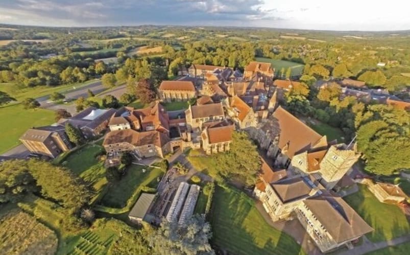 Immersion scolaire dans un pensionnat pour filles dans le sud de Londres