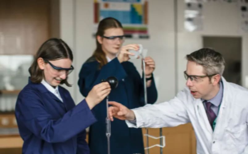 Day school au Royaume-Uni