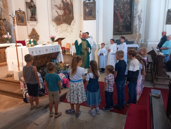 20260830_091134_vodolka_požehnání_brašen a školákům
