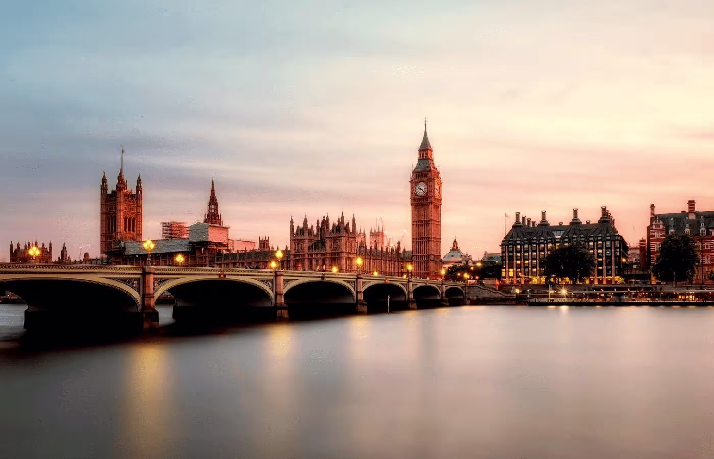 UK discutirá limite de £50 mi a instituições beneficentes