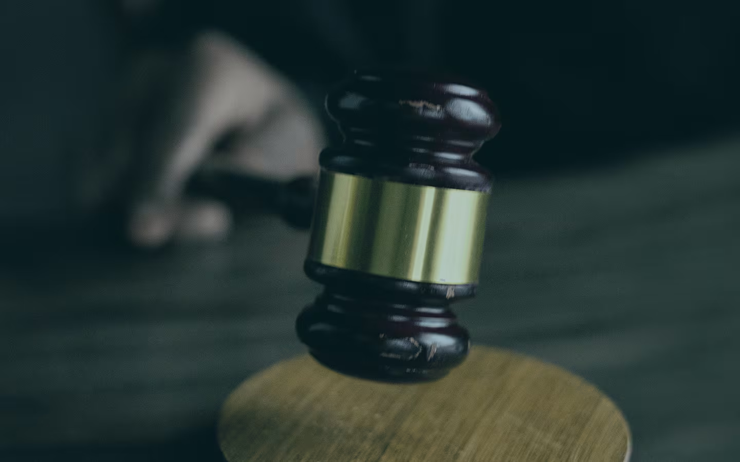 Pela terceira vez, justiça suspende licitação para concessão de loterias online da LEMG 