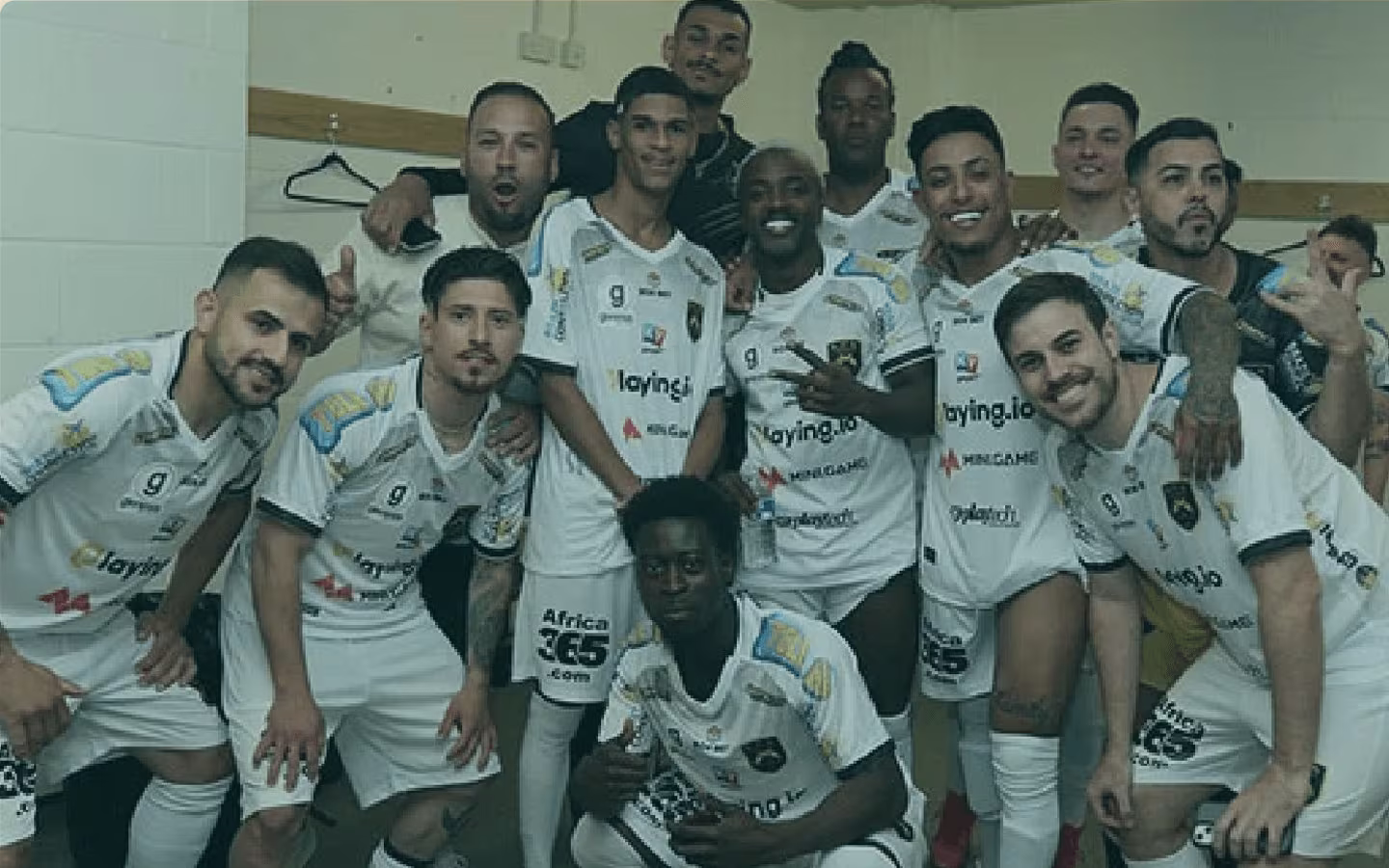 Luva vence craques da Premier League em jogo beneficente patrocinado pela Playing.io