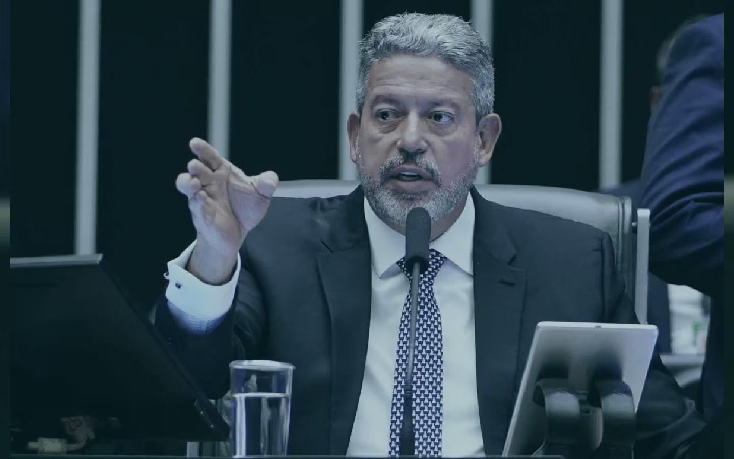Relação entre governo e Arthur Lira trava regulamentação das apostas em Brasília, diz PVC