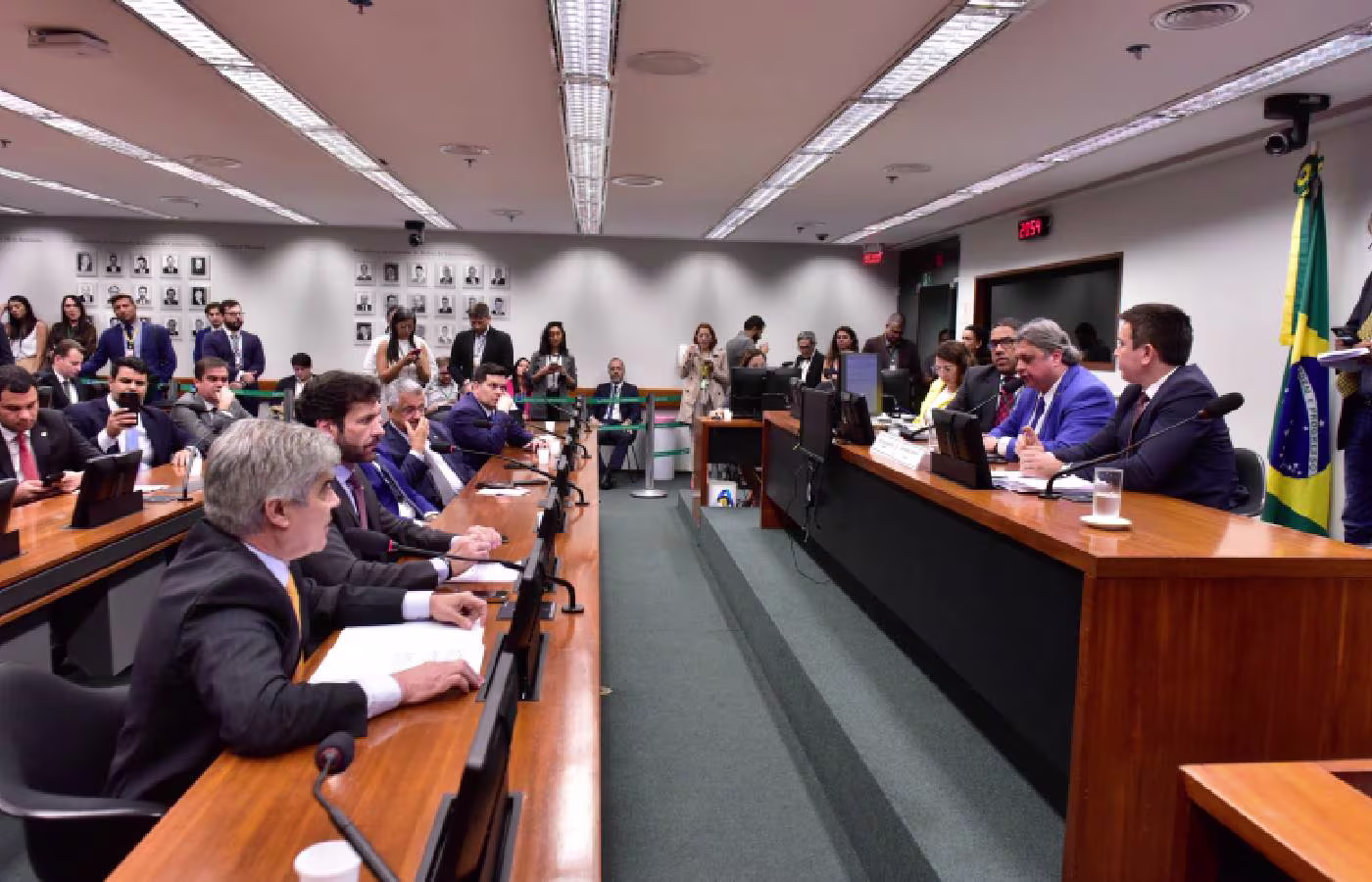 CPIMJAE recebe representantes de CNC e BC, e suposto líder em esquema de manipulação 