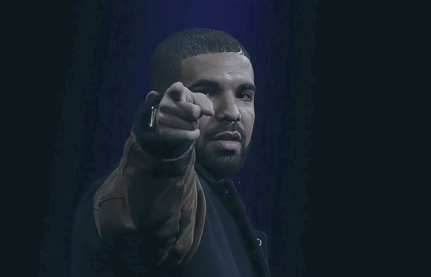 A sorte mudou? Drake fatura R$ 6,5 milhões ao apostar em luta sem vencedor; entenda