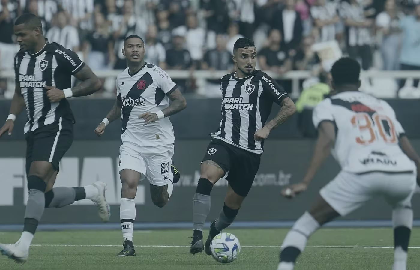 Na zona de rebaixamento, Vasco é favorito contra o líder Botafogo; confira odds 