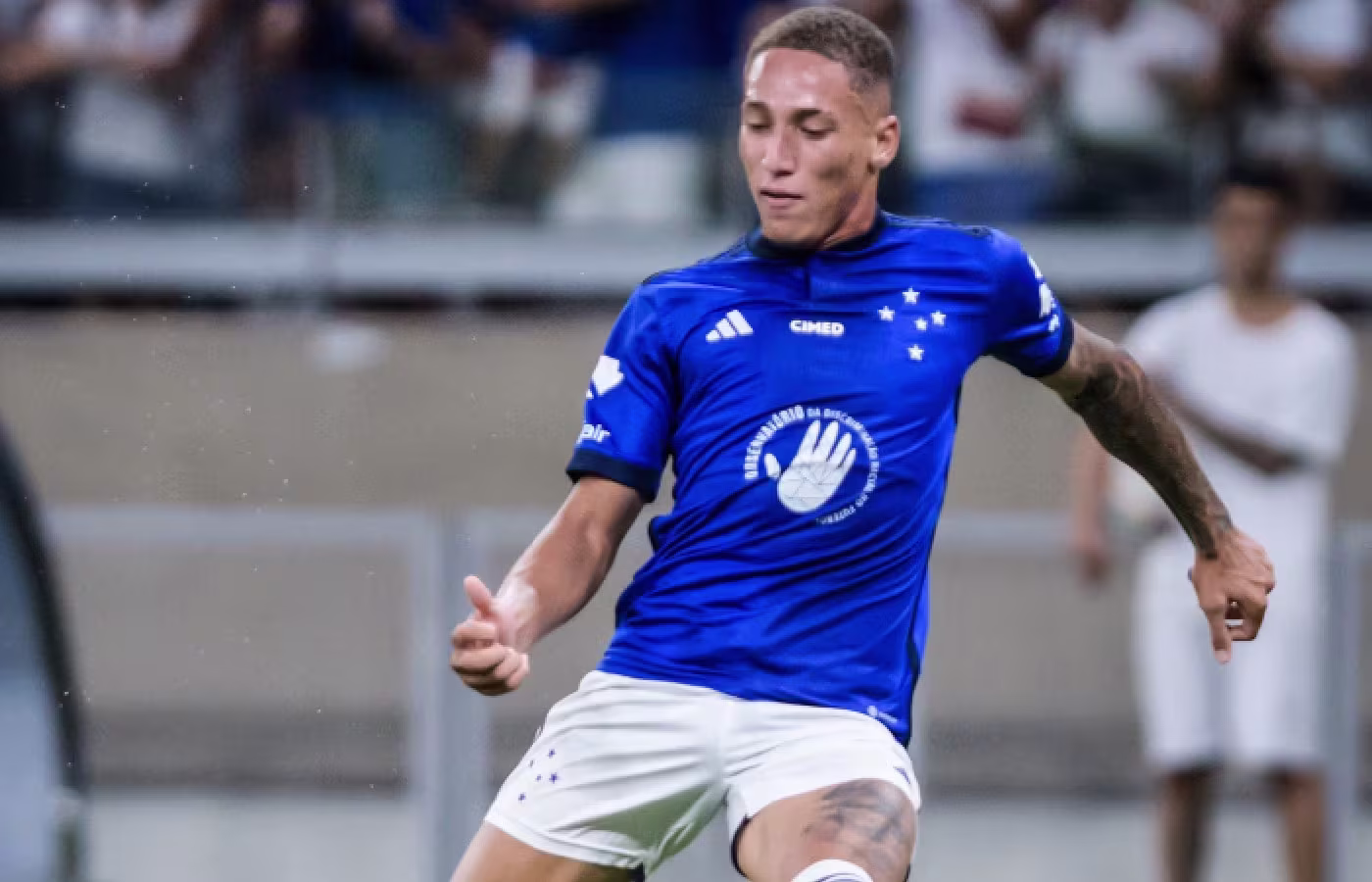 Após ação da Betfair, camisas do Cruzeiro são leiloadas em prol do Observatório Racial
