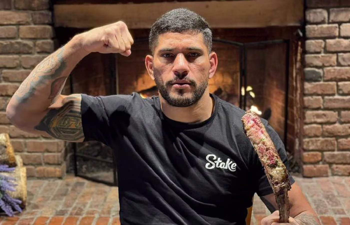 Campeão do UFC Alex Pereira é o novo embaixador da Stake 