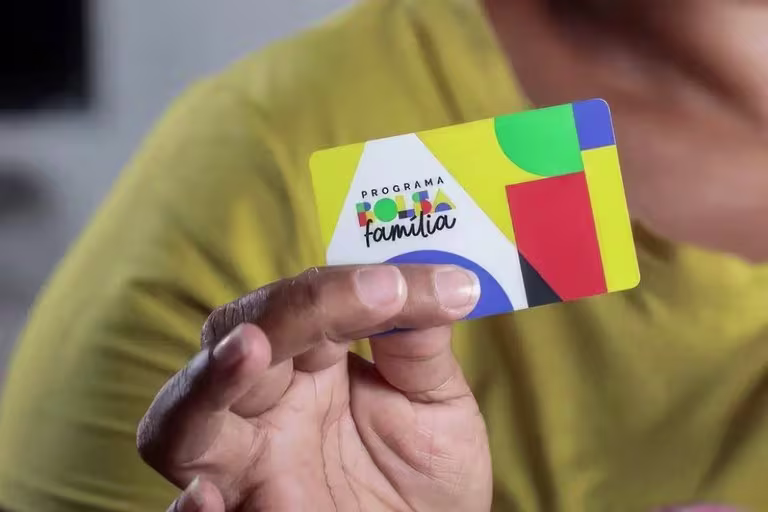 Beneficiários do Bolsa Família gastaram R$ 3 bi com bets em um mês