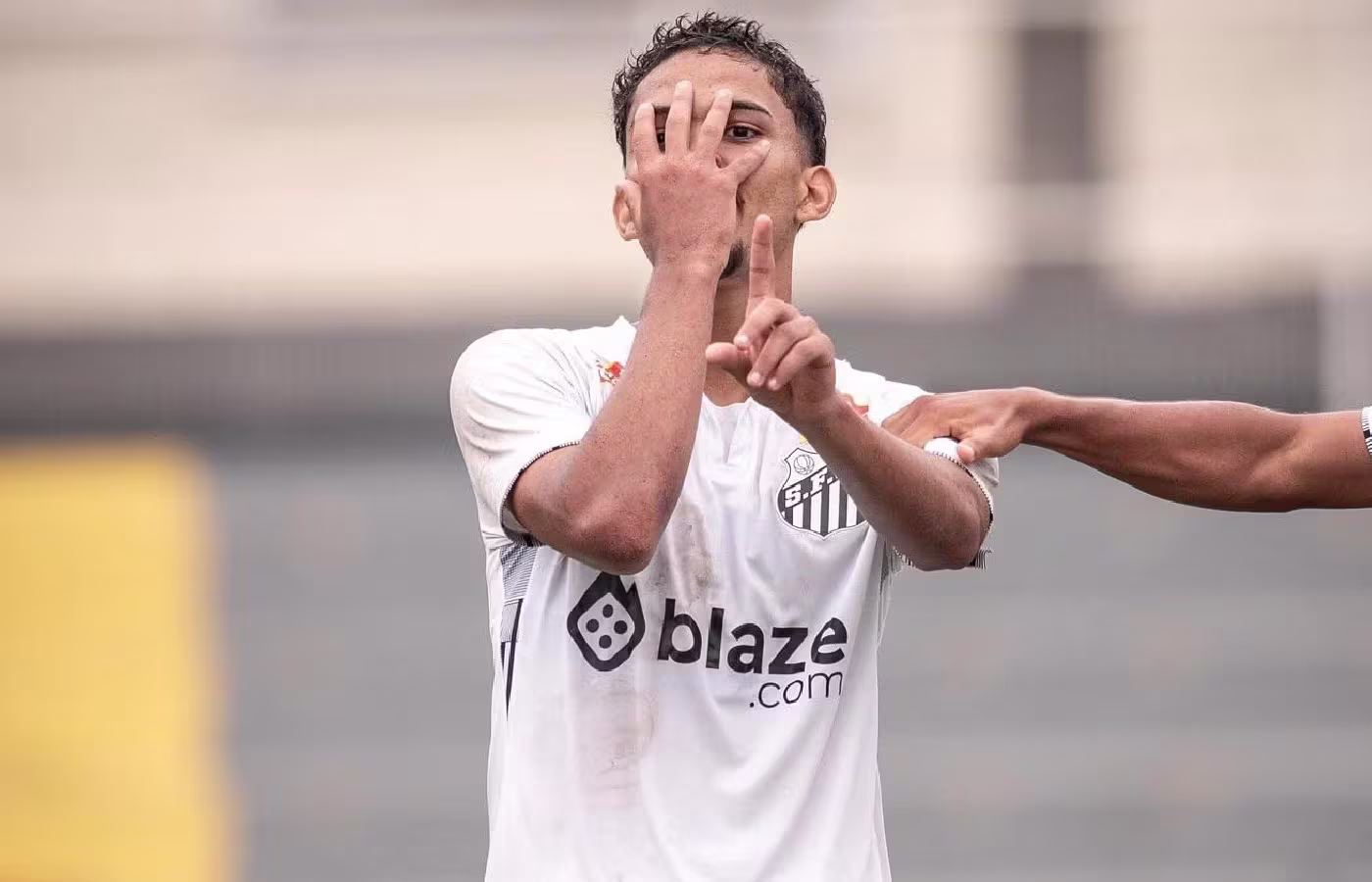 Santos pode levar multa de até R$ 2 bi por patrocinio de bet na base