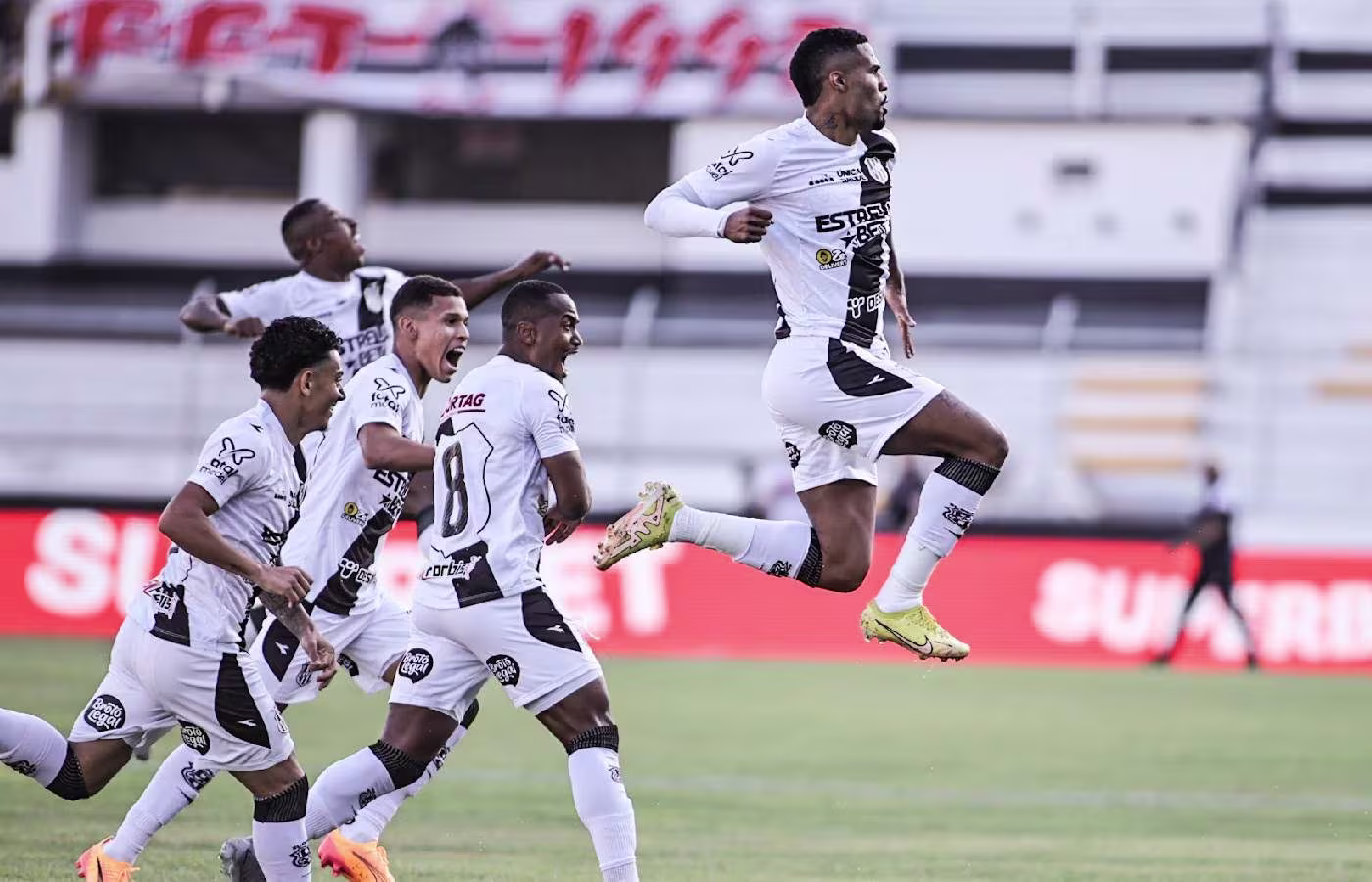 EstrelaBet faz ação social com troca de ingressos para clássico decisivo da Ponte Preta na Série B