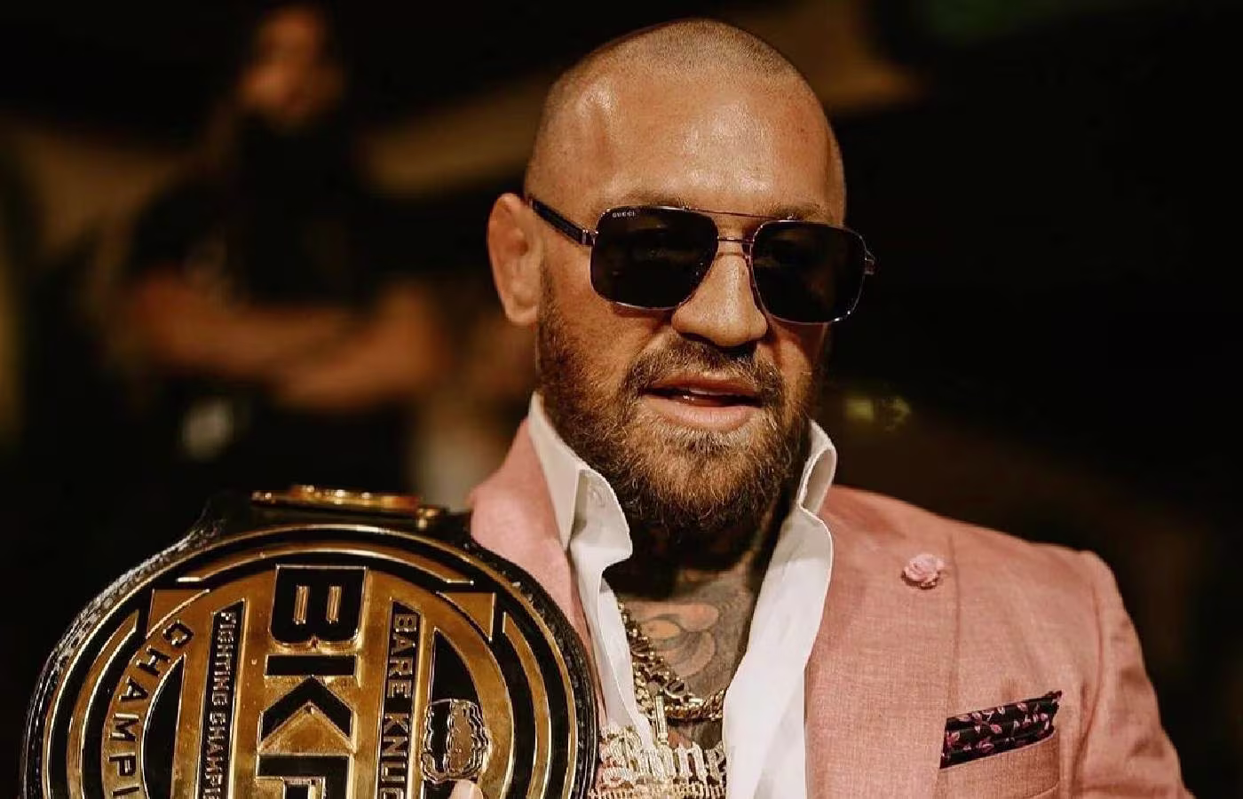Conor McGregor faz aposta combinada e perde R$ 3 milhões no UFC 308 