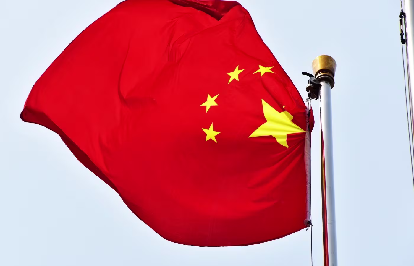Marinha chinesa alerta jovens soldados sobre riscos dos jogos de azar e namoro online
