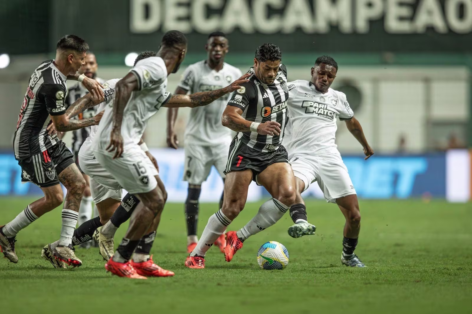 Atlético-MG x Botafogo: Casas de apostas apontam Fogão favorito ao título; veja odds