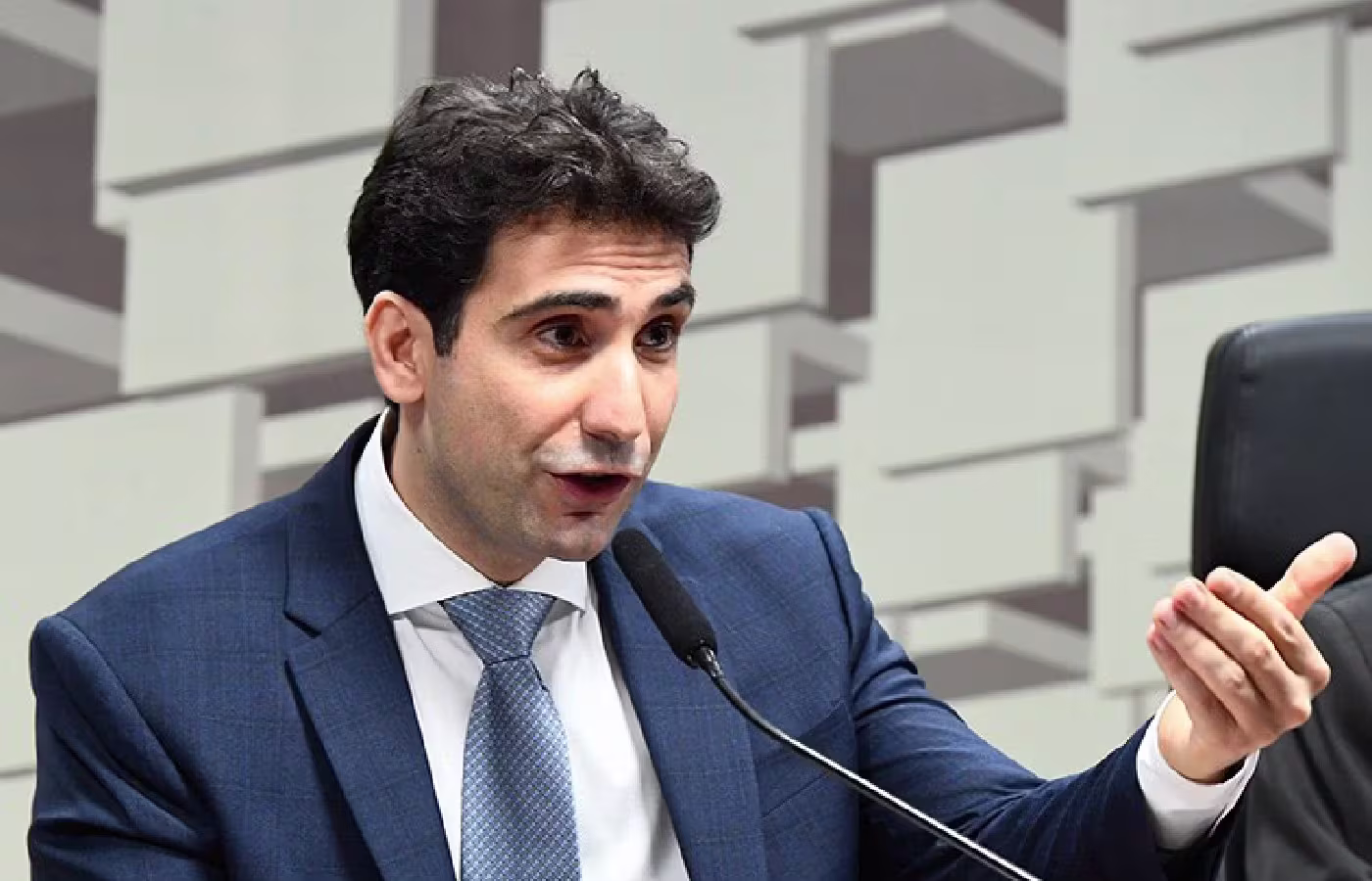 Presidente do Banco Central pede mais poder para combater plataformas ilegais de apostas