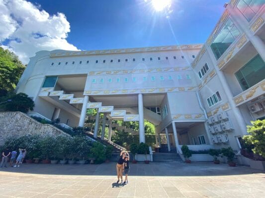 Khuôn viên Bảo tàng với nhiều góc lên ảnh đẹp