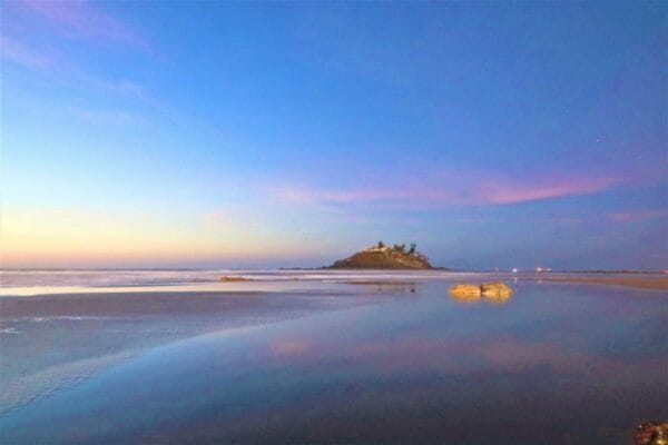 Men theo bờ biển để ra Đảo Hòn Bà Vũng Tàu