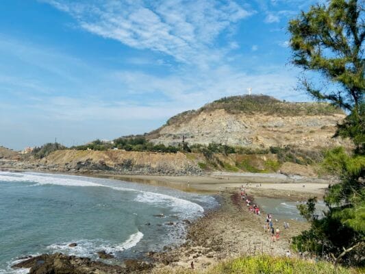 Dòng người nối nhau ra đảo Hòn Bà Vũng Tàu