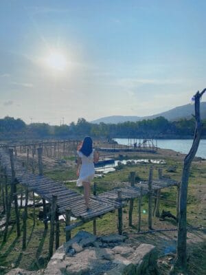 Bạn nên đến Hồ Đá Xanh vào ngày nắng để có những tấm hình đẹp