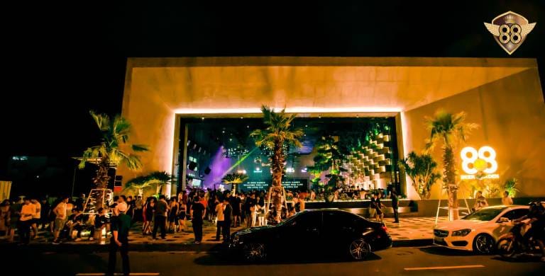 Vũng Tàu về đêm có rất nhiều bar - club cho bạn "quẩy banh nóc"