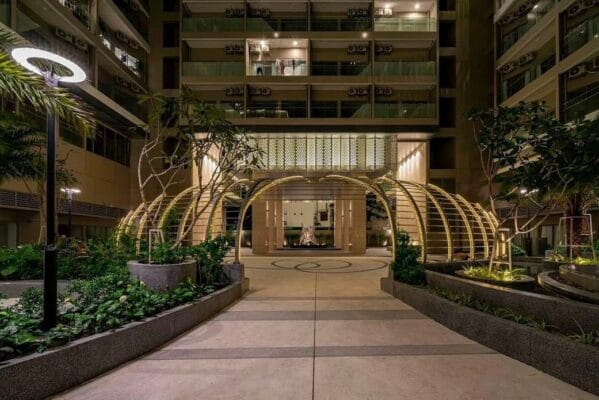 khung cảnh thanh bình tràn ngập vườn hương thảo