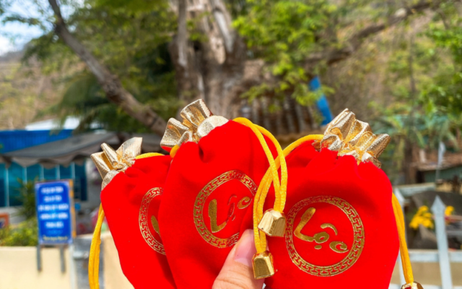 Bạn có thể mua lộc Thần Tài để cầu may