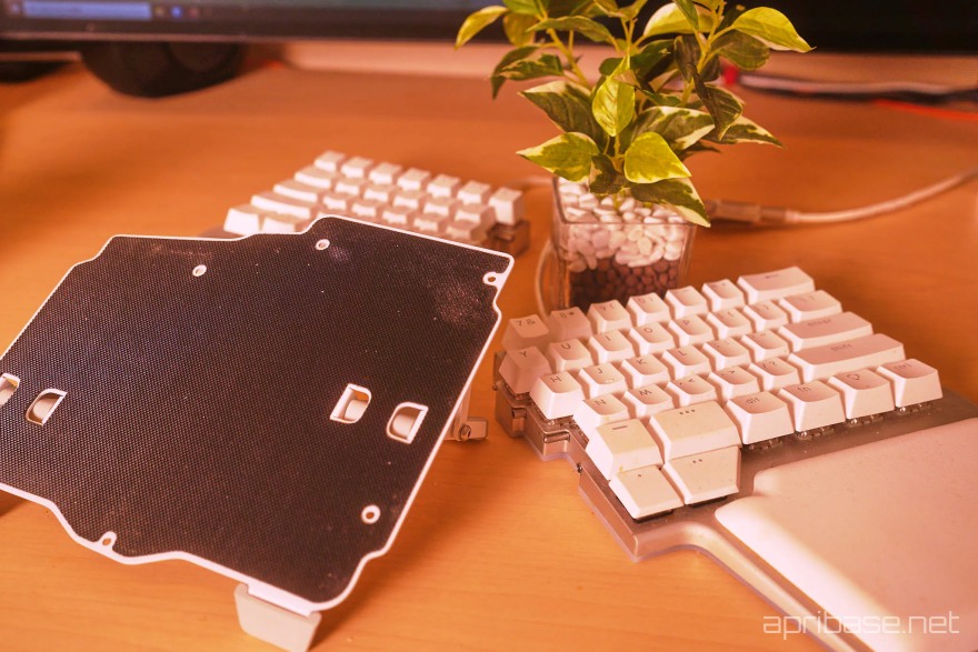 Dygma Raise Tenting Kit で太ももキーボードに近づける傾きを Dygma Raise Tenting Kit で太ももキーボードに近づける傾きを
