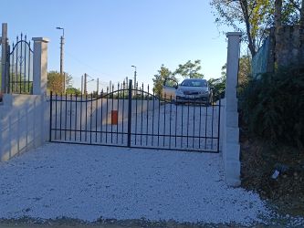 Budapesttől 45-50 percre Érsekvadkerten központi részén 