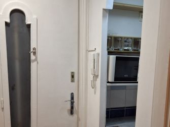 Bauhaus-ritkaság: Rózsadombon világos, erkélyes lakás kiadó