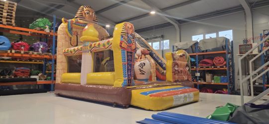 Eladó Fáraó Csúszdás Ugráló