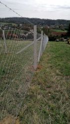 Szőlőoszlop, kerítés oszlop, drótfonat, vadháló, kapu