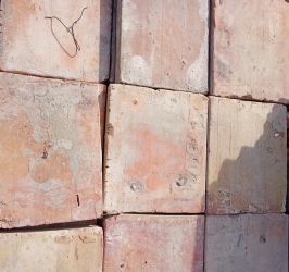 Eladó bontott jó minőségű padlás tègla. Tisztított 1500db