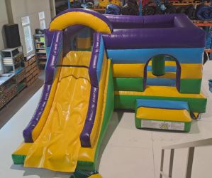 Eladó   Szivárvány    Csúszdás Ugráló