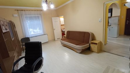 Garzon 1 szobás szép lakás Debrecen belvárosban csendes hely