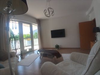 Eladó egy modern, 67 m2 -es, TERASZOS, ÚSZÓMEDENCÉS lakás