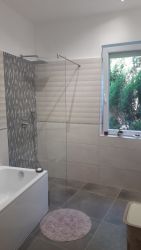 Eladó egy modern, 67 m2 -es, TERASZOS, ÚSZÓMEDENCÉS lakás