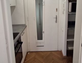 Bauhaus-ritkaság: Rózsadombon világos, erkélyes lakás kiadó