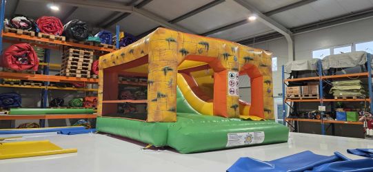 Eladó Dzsungel Csúszdás Ugráló