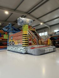 Eladó Építkezés Csúszdás Ugráló