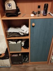 Eladó ifjúsági bútorok, előszobafal.