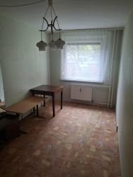 Szegedi magasföldszinti, 60 m2-es 1+2 szoba, loggiás lakás