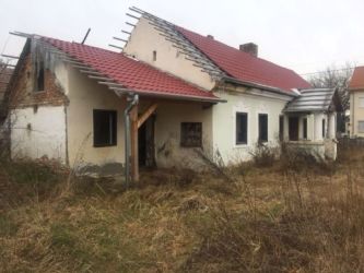 Galambokon két ház egy telken eladó