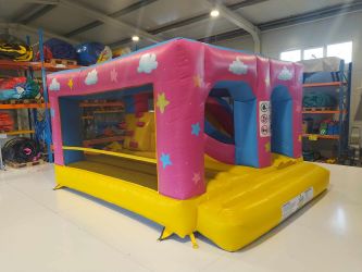 Eladó Unikornis Csúszdás Ugráló