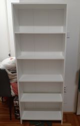 Fehér könyvespolc
