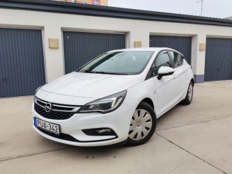 OPEL Astra K, 1.4-es, benzines, 125 LE, fehér, autó eladó.