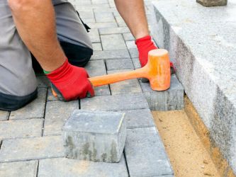 Hideg- és melegburkolás, térkövezés – igényes kivitelezés