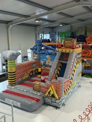 Eladó Építkezés Csúszdás Ugráló