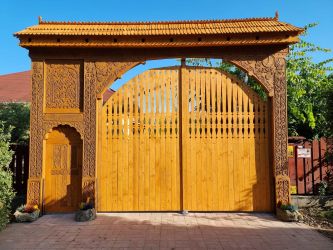 Szekelykapuk, kerítések,kopjafák, tornácok, asztalos munkák