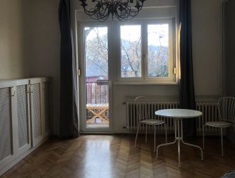 Gellérthegy lábánál Sashegyre néző, 2 erkélyes lakás kiadó